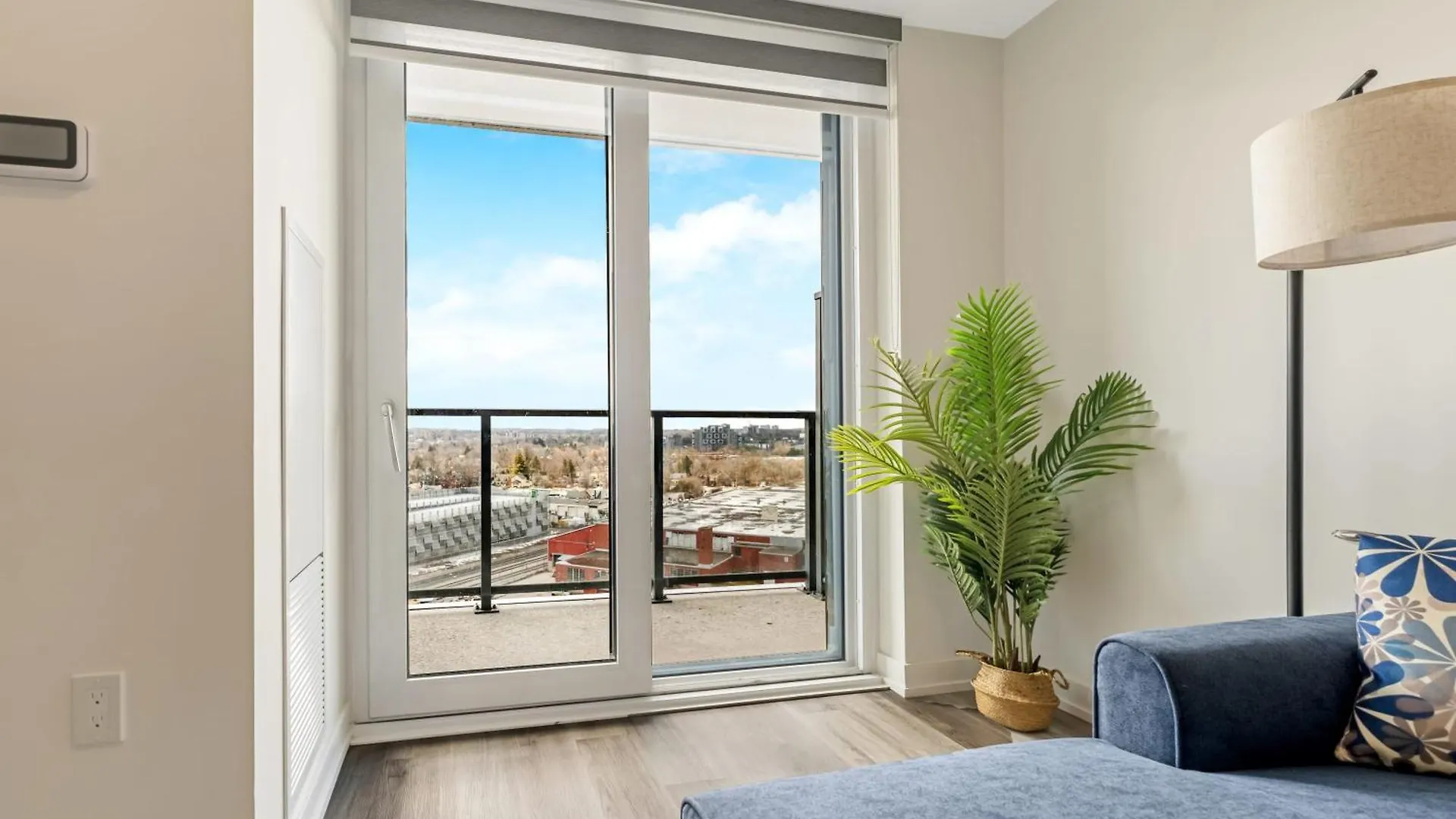 Apartment Luxury 1Br Suite - King Bed & Private Balcony Kitchener Canada