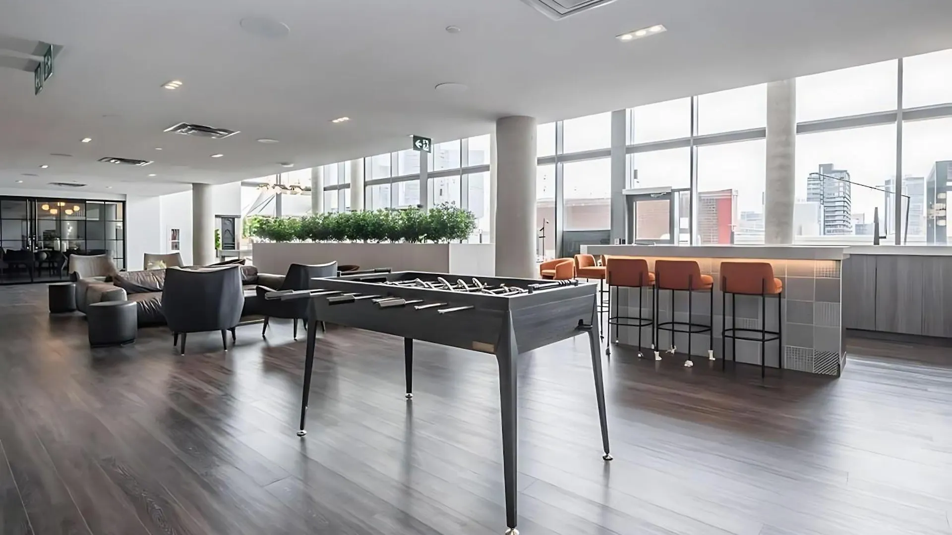 Luxury 1Br Suite - King Bed & Private Balcony Kitchener Apartment