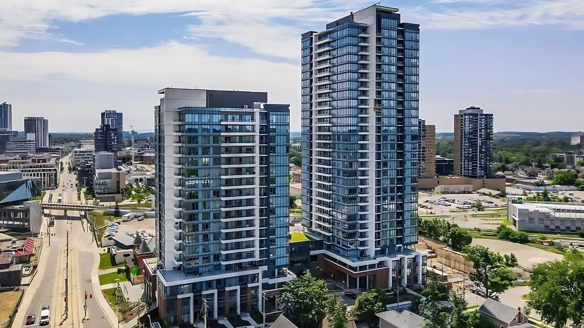 Luxury 1Br Suite - King Bed & Private Balcony Kitchener