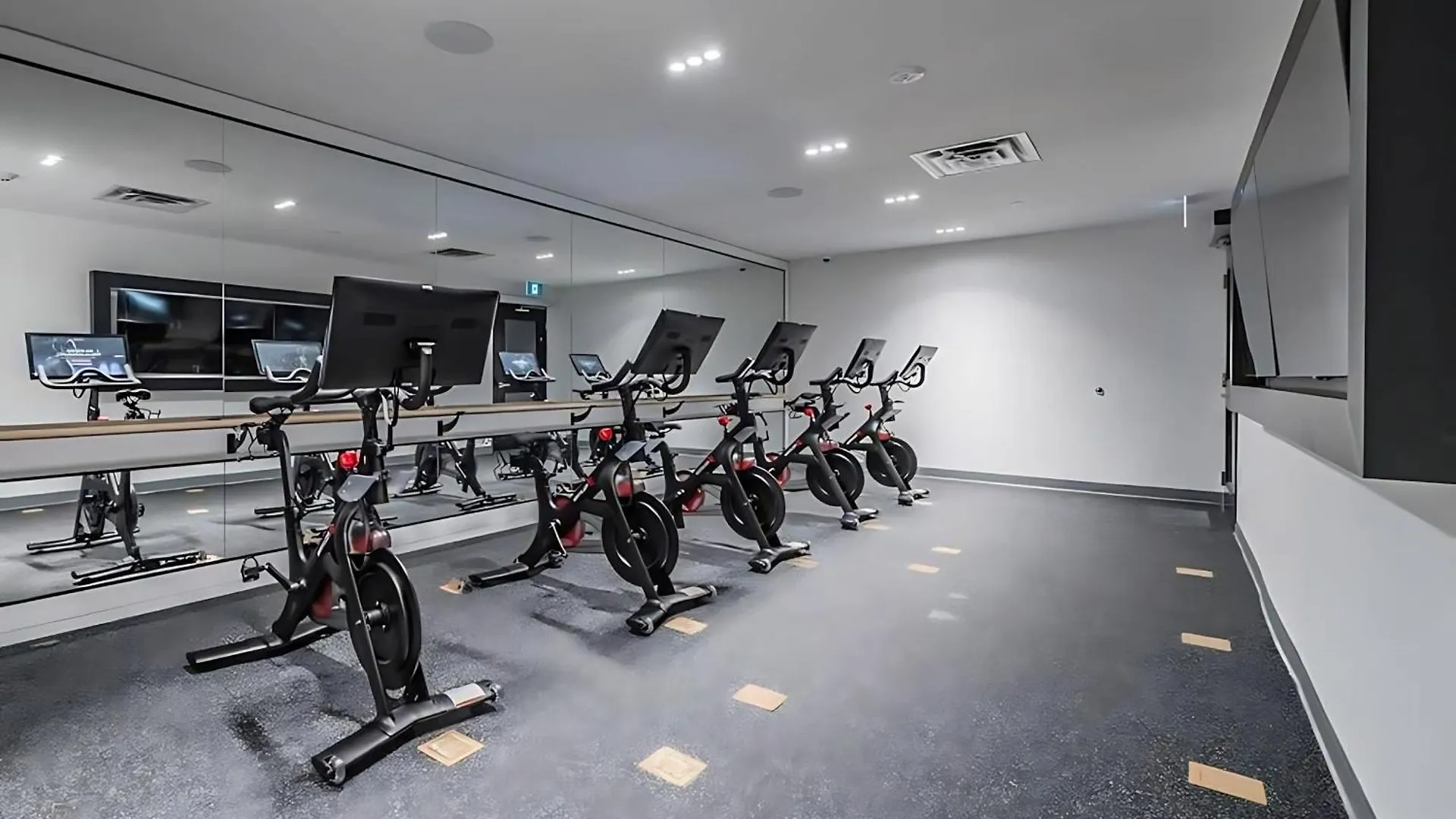 Apartment Luxury 1Br Suite - King Bed & Private Balcony Kitchener