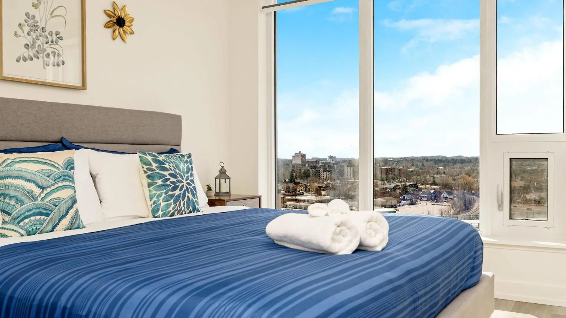 Apartment Luxury 1Br Suite - King Bed & Private Balcony Kitchener