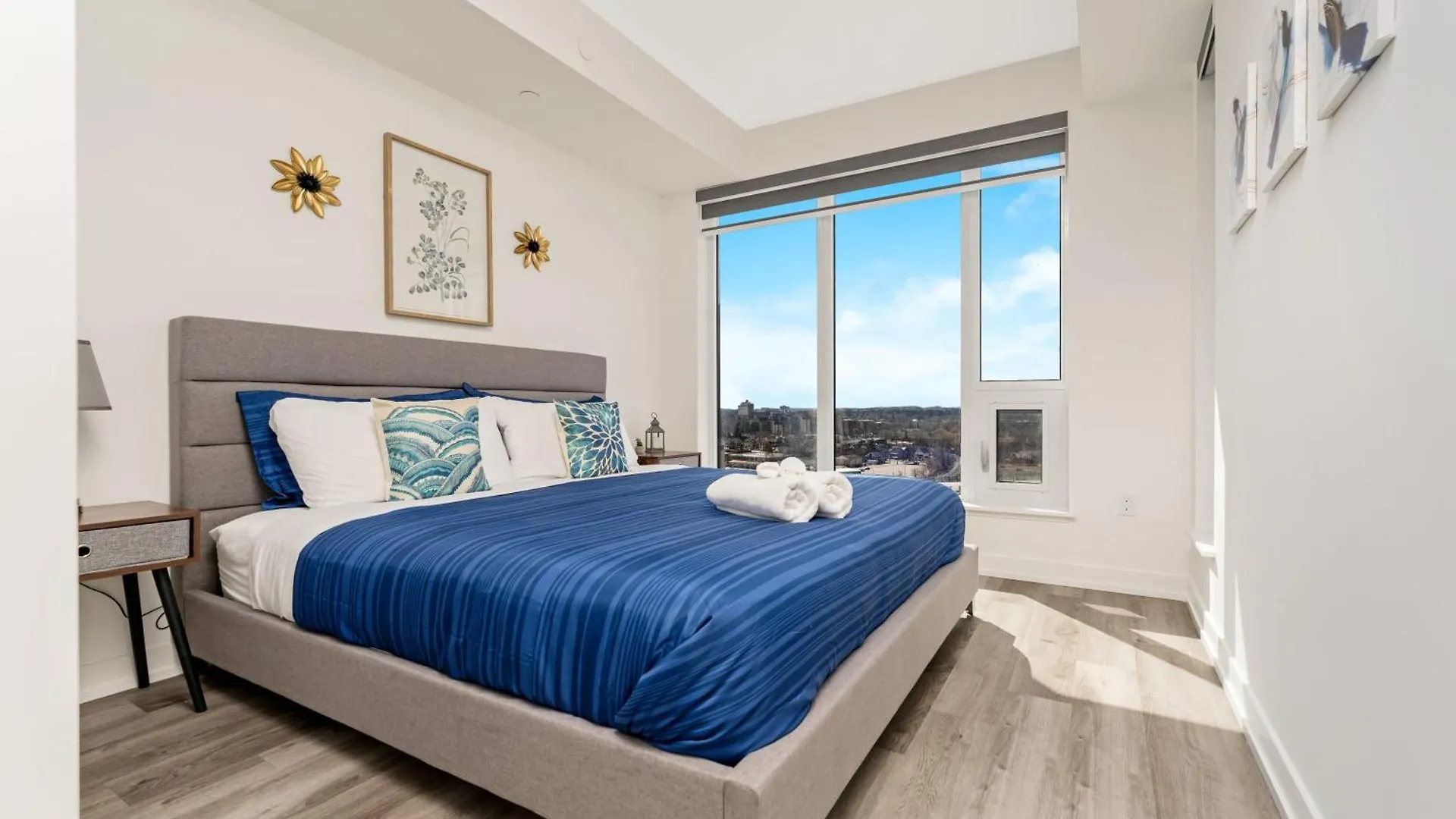 Apartment Luxury 1Br Suite - King Bed & Private Balcony Kitchener Canada