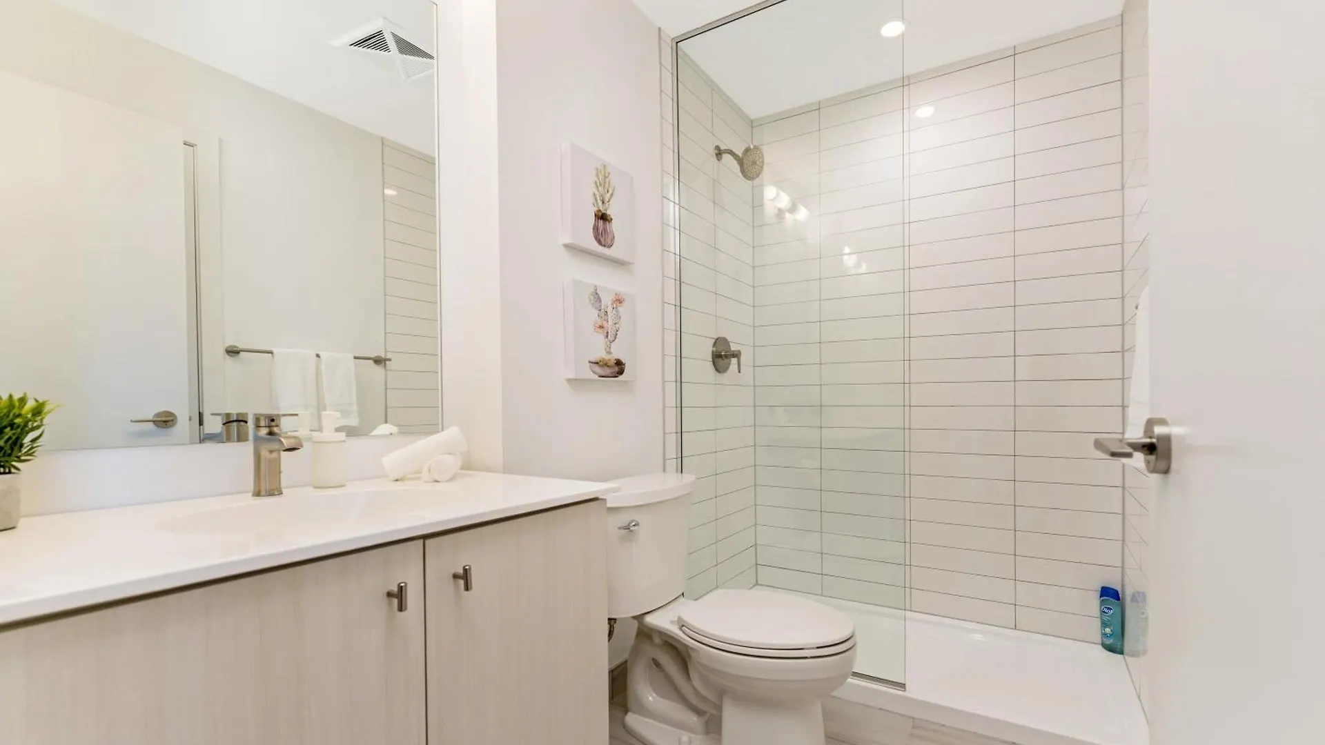 Apartment Luxury 1Br Suite - King Bed & Private Balcony Kitchener